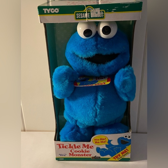 90s Tickle Me TALKING Cookie Monster
Tyco Sesame Street 1997 plush AS IS case - Picture 1 of 15